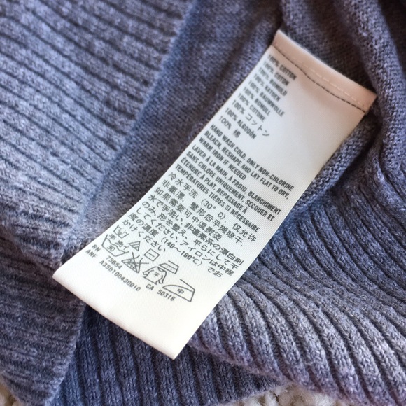 Hollister V-Neck Sweater - Picture 4 of 5